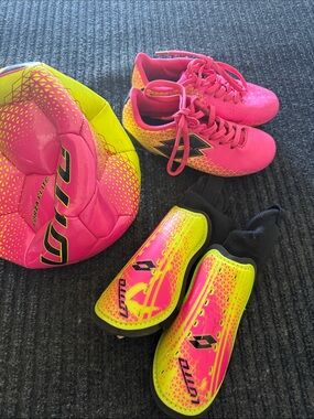 Lotto Kids Pink & Neon Yellow Soccer Set – Cleats, Ball & Shin Guards